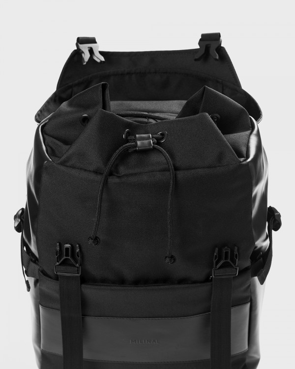 "TRAVELER" CZARNY