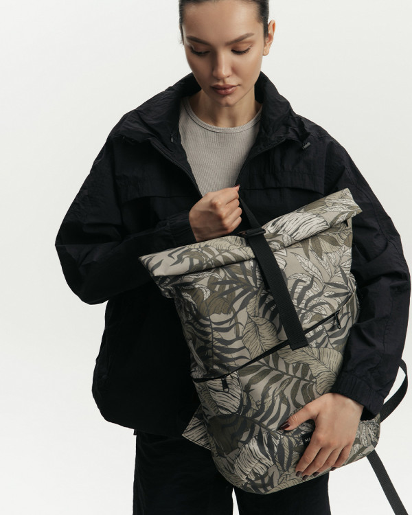 "BASIC ROLLTOP" PRINT TROPICAL KHAKI