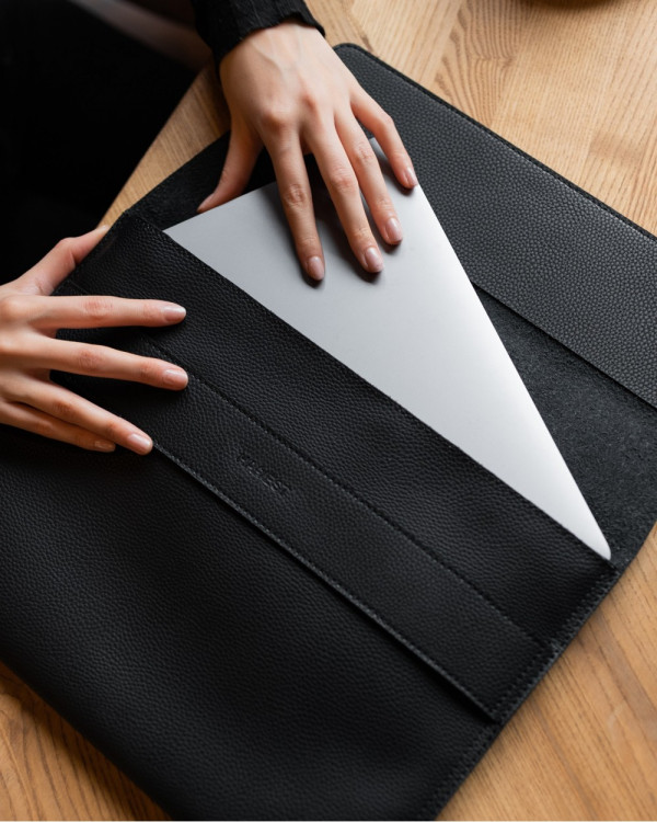 "LAPTOP CASE" MATT BLACK