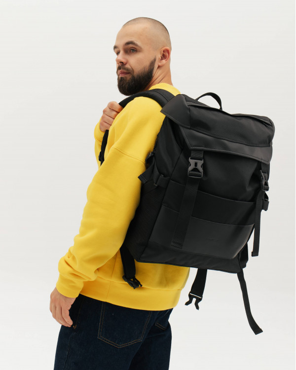 "TRAVELER" CZARNY